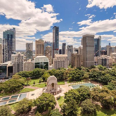 Готель Pullman Sydney Hyde Park Екстер'єр фото The Australian War Memorial, with the Sydney CBD in the background