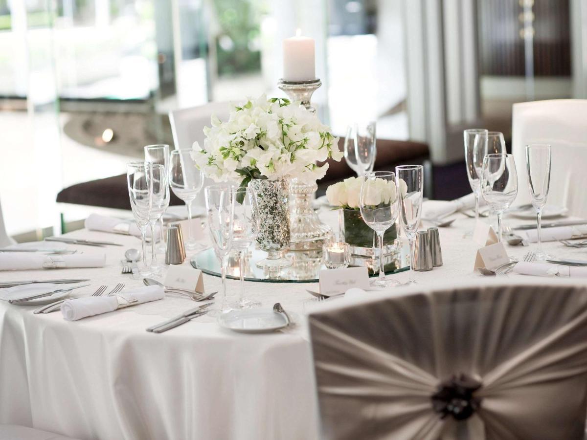 Готель Pullman Sydney Hyde Park Екстер'єр фото A table set for a formal dinner
