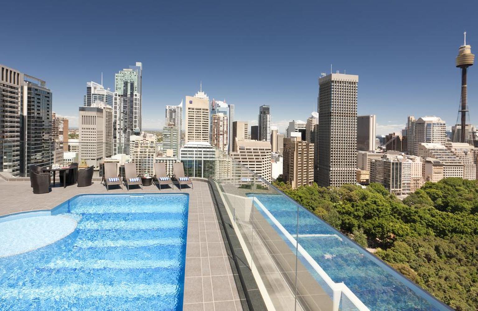 Готель Pullman Sydney Hyde Park Екстер'єр фото The rooftop pool at the Emporium Hotel South Bank