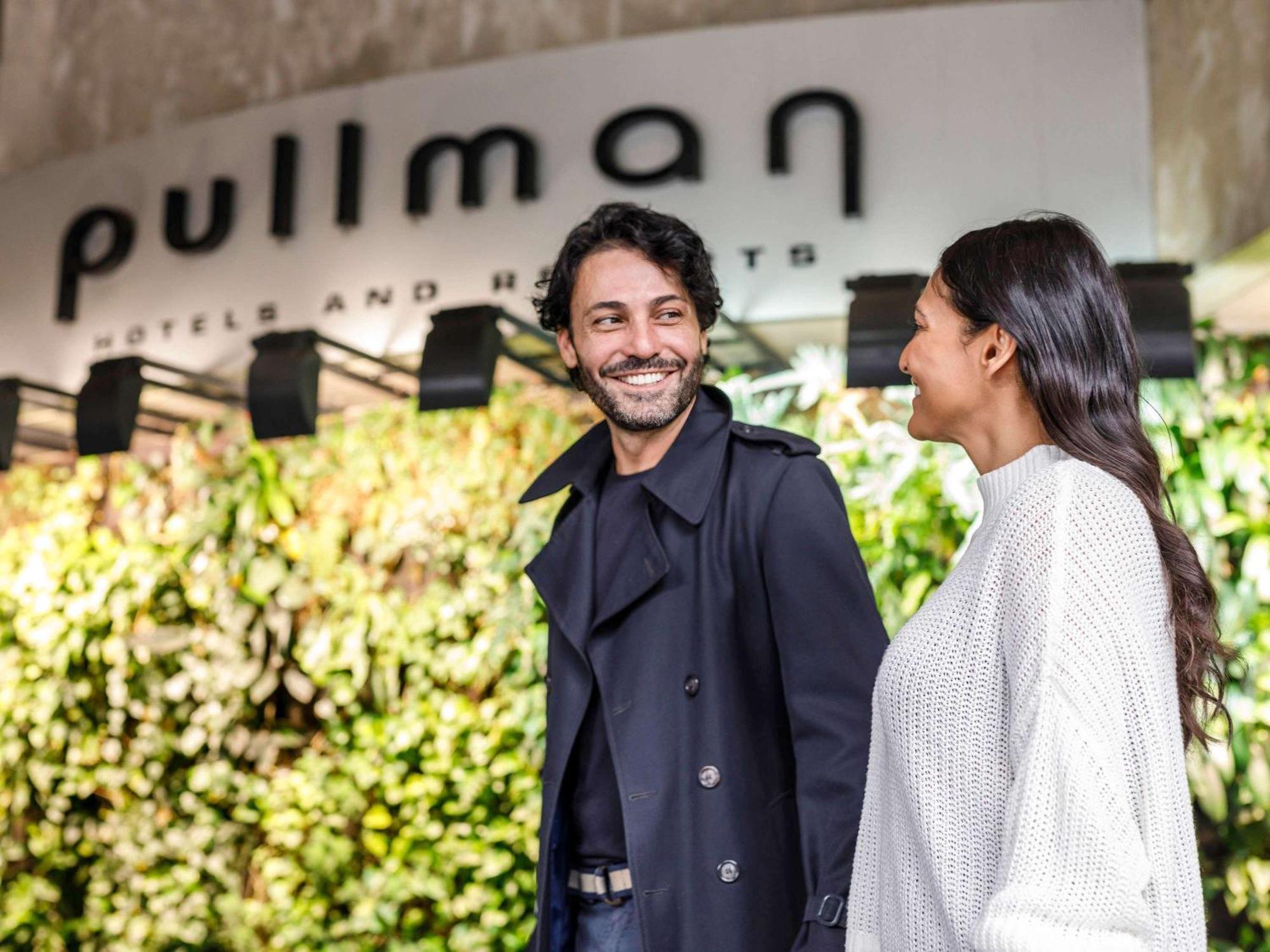 Готель Pullman Sydney Hyde Park Екстер'єр фото Pulman at the opening of his store in Madrid, 2019