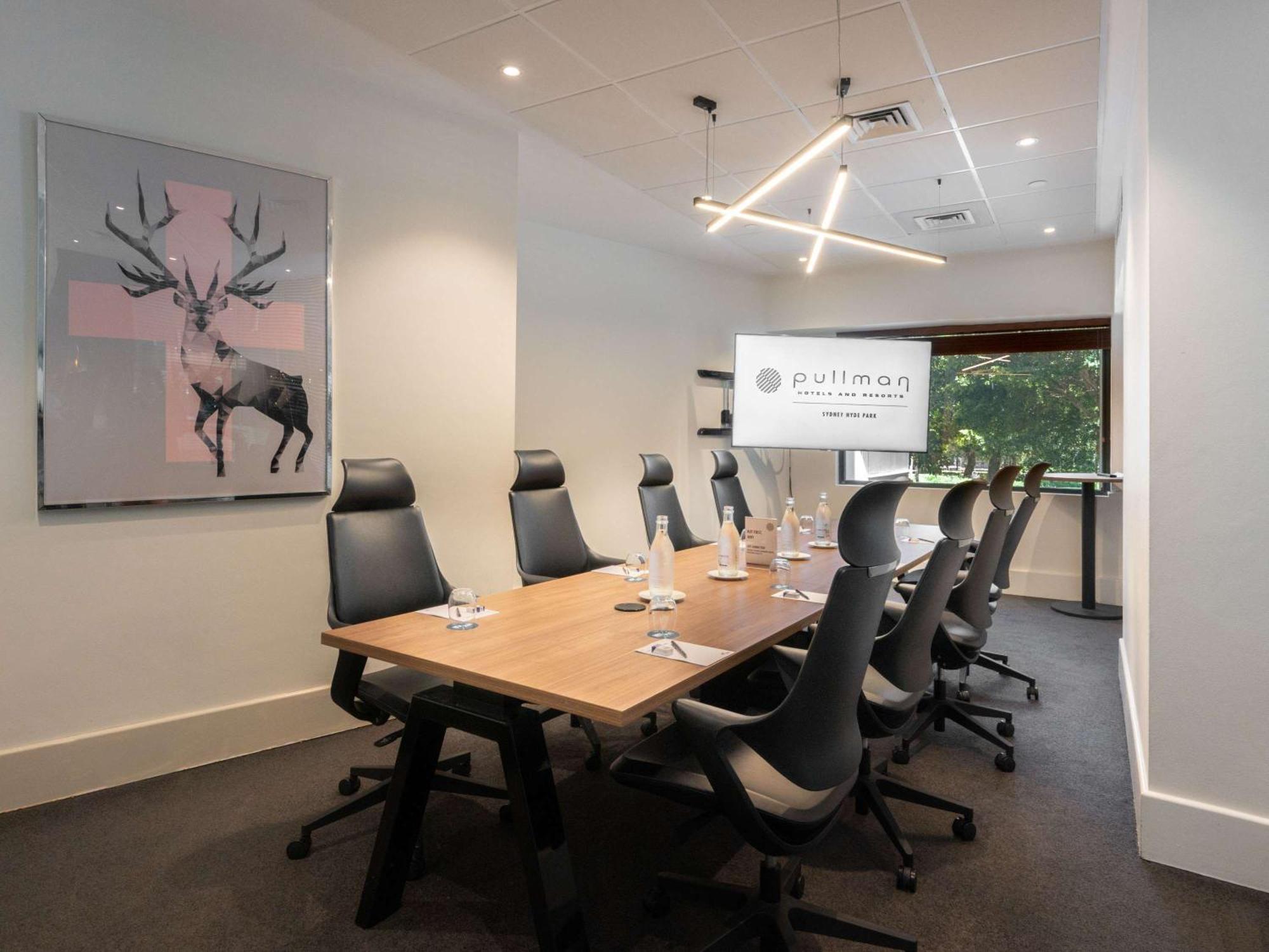 Готель Pullman Sydney Hyde Park Екстер'єр фото Boardroom at the Pullman Hotel, Adelaide