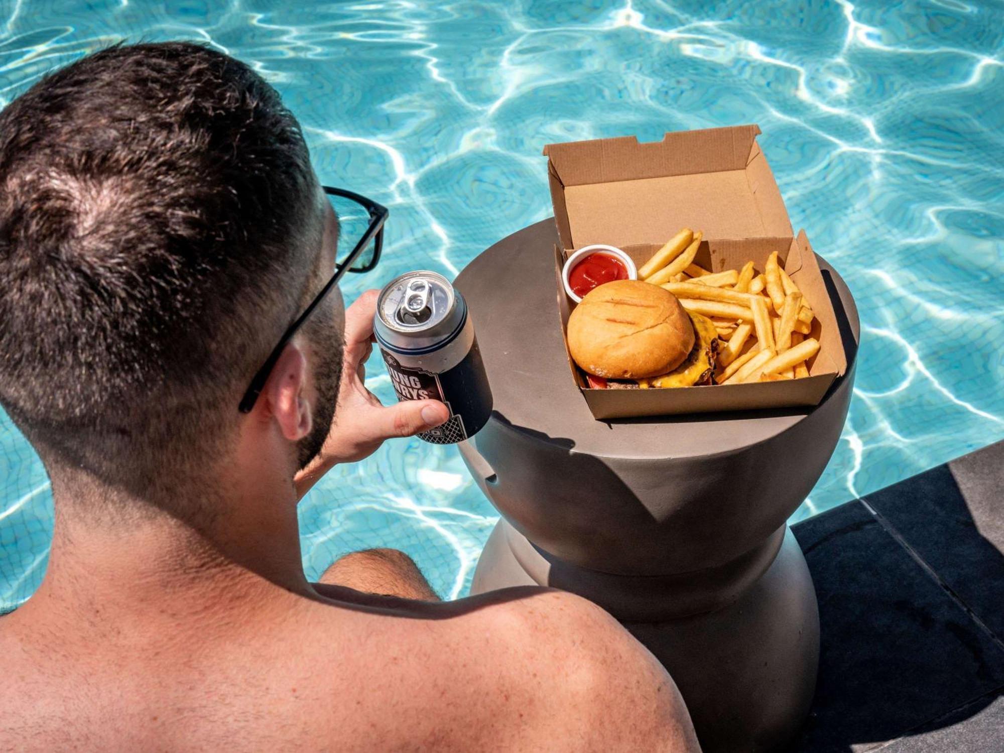 Готель Pullman Sydney Hyde Park Екстер'єр фото A floating drink and food holder