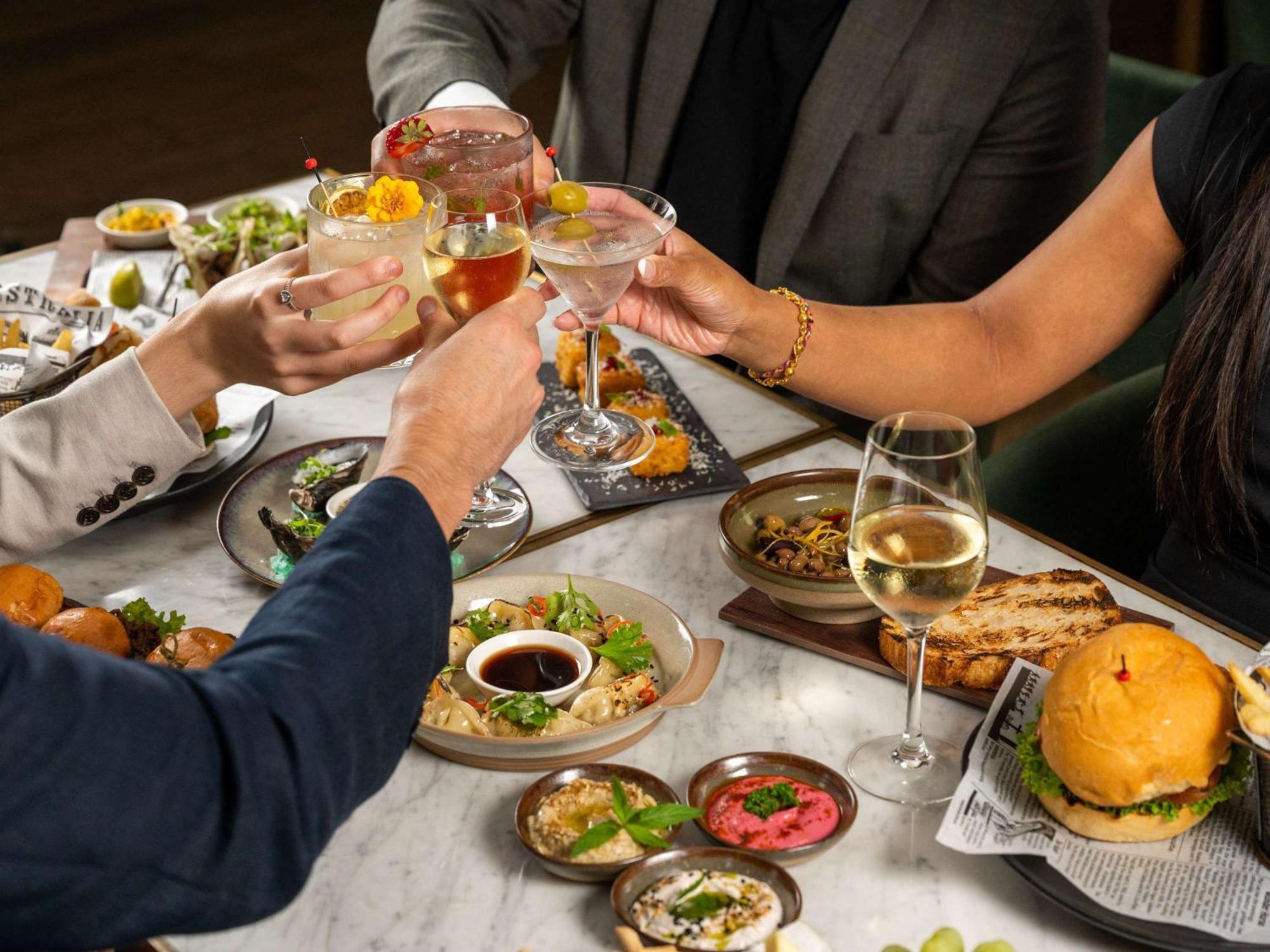 Готель Pullman Sydney Hyde Park Екстер'єр фото A meal at the restaurant